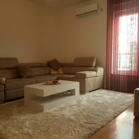 Apartman Cherry *